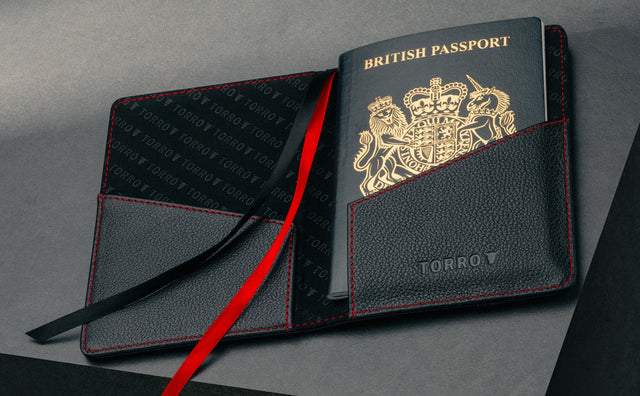 Portapassaporto in Pelle Feature Focus