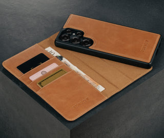 Card slots and cover of theBlack Leather Detachable Case for Galaxy S25 Ultra