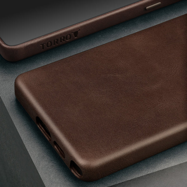 Back of the Dark Brown Slimline Leather Bumper Case for Galaxy S25 Ultra